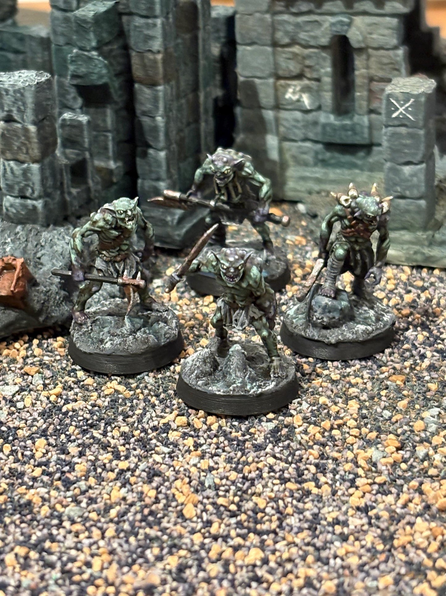 dark fantasy goblin miniatures in a ruin/ Halgrad Drekh